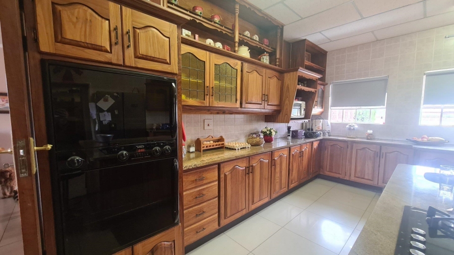 5 Bedroom Property for Sale in Wilgeboom A H North West